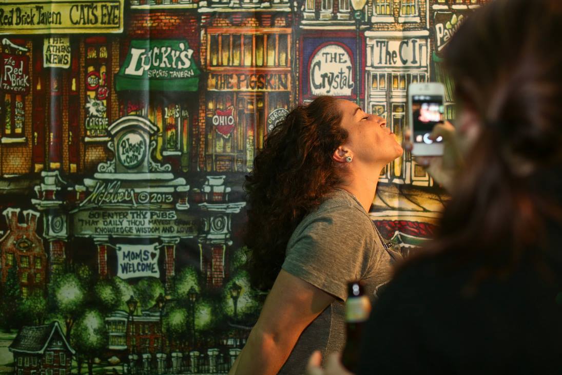 photo of former bartender kissing The CI on an Athens painting